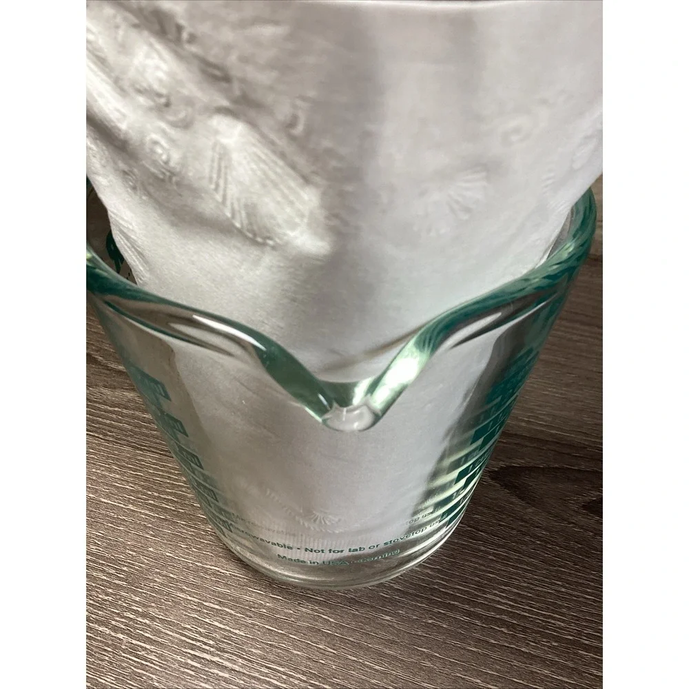 Vintage Pyrex Green Letter 2 Cups Measuring Cup - No Chips